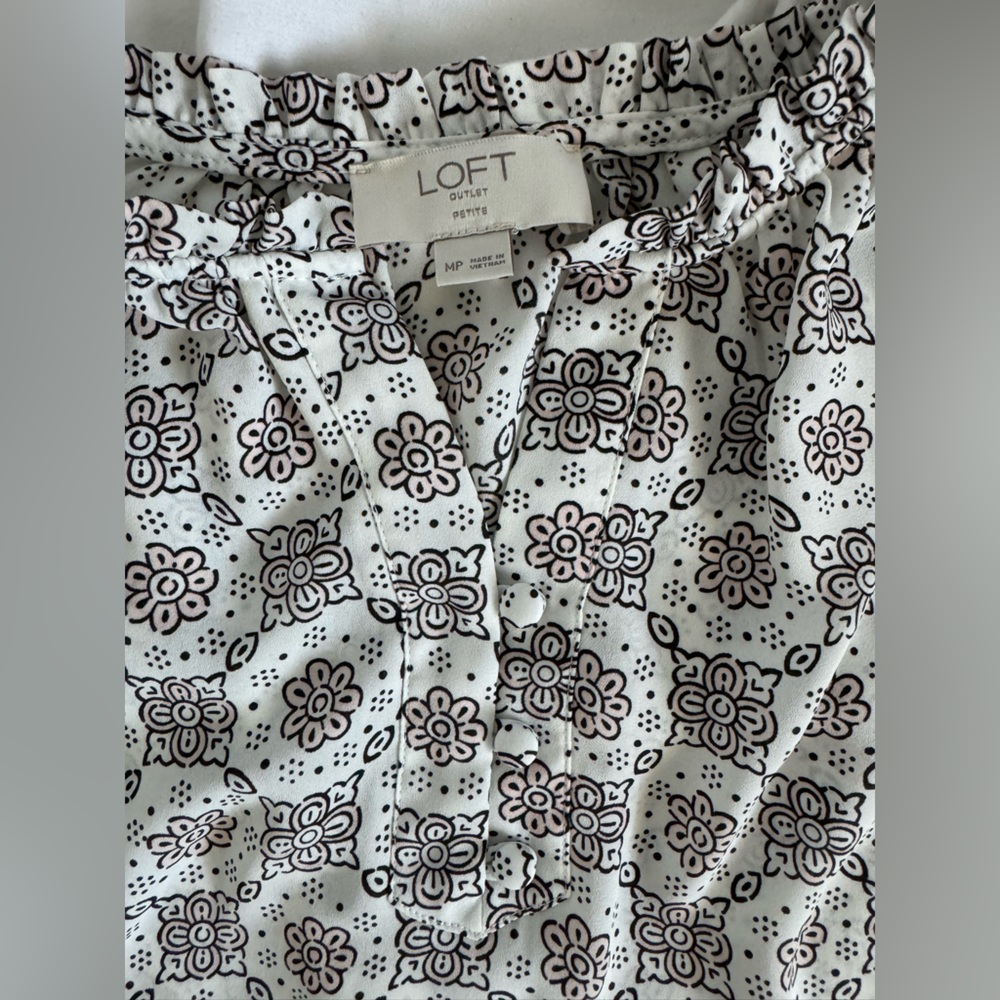 Loft sleeveless blouse, black, pink and white floral MP medium petite EUC